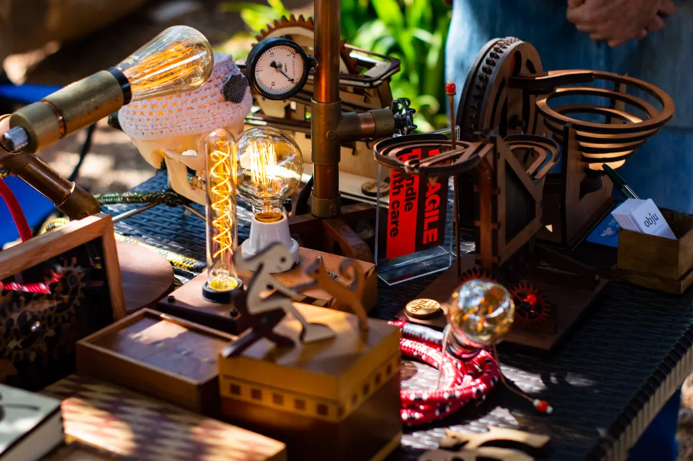 Foto de uma prensa de cartas de baralho